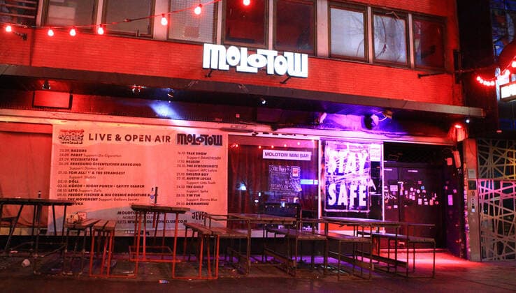 Während des Lockdowns geschlossener Musik-Club Molotow an der Reeperbahn auf St. Pauli nach Beginn der Ausgangssperre um 21 Uhr. Altona Hamburg