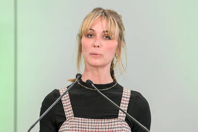 Landesparteitag der Grünen NRW am 09.04.2021 im Design Offices Fürst und Friedrich in Düsseldorf. Die Landesdelegiertenkonferenz findet vom 09.04 bis 11.04.2021 als Hybrid-Veranstaltung statt. Nyke Slawik ( Kreisverband Leverkusen - Listenplatz 11 )