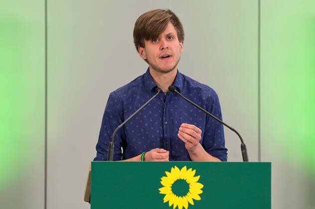 Landesparteitag der Grünen NRW am 09.04.2021 im Design Offices Fürst und Friedrich in Düsseldorf. Die Landesdelegiertenkonferenz findet vom 09.04 bis 11.04.2021 als Hybrid-Veranstaltung statt. Max Lucks ( Kreisverband Bochum - Listenplatz 14 )
