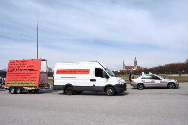 Auto Korso Gegen Lockdown Muenchen 10.04.21 Theresienwiese Muenchen
