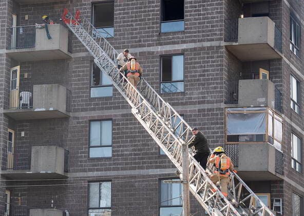 April 11, 2021, Montreal, PQ, Canada: Firefighters help people out of a seniors residence following a fire in Montreal, Sunday, April 11, 2021. Montreal Canada  - ZUMAc35_ 20210411_zaf_c35_006 Copyright: xGrahamxHughesx