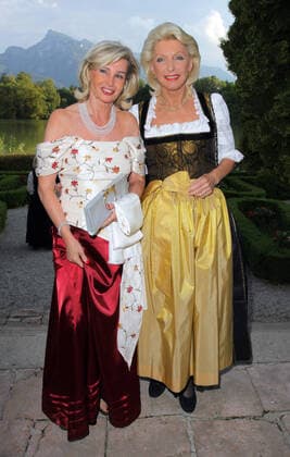 Salzburger Festspiele 26.07.2011 Prof. Dr. Claudia Huebner + Maria-Elisabeth Schaeffler im Schloss Leopoldskron, bei dem (International Salzburg Association) ISA - Empfang anlaesslich des Beginns der Salzburger Festspiele - 26.07.2011 - *** Salzburg Festival 26 07 2011 Prof Dr Claudia Huebner Maria Elisabeth Schaeffler at Leopoldskron Castle, at the International Salzburg Association ISA reception on the occasion of the start of the Salzburg Festival 26 07 2011