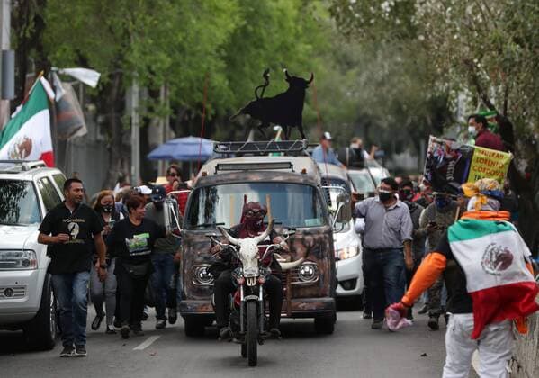 The candidate of the National Regeneration Movement (Morena), for the state of Guerrero, Felix Salgado Macedonio, arrives in his caravan to the National Electoral Institute (INE), in Mexico City, Mexico, 11 April 2021. The politician Felix Salgado Macedonio, who seeks the governorship of the southern state of Guerrero, warned this Sunday that in the event that the National Electoral Institute (INE) decides not to return his candidacy, there will be no elections in Guerrero on June 6. Mexican politician accused of abuse threatens to prevent elections in Guerrero !ACHTUNG: NUR REDAKTIONELLE NUTZUNG!  Copyright: xMarioxGuzmanx MEX9437 20210412-637537887230923202