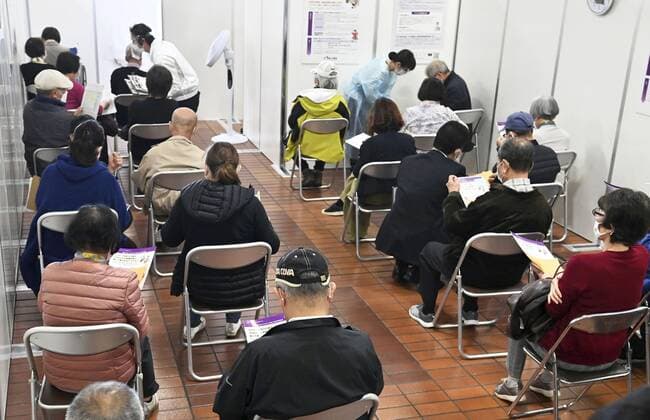 Japan starts COVID-19 vaccinations for elderly Elderly people wait in an observation room after receiving COVID-19 vaccinations in Hachioji, western Tokyo, on April 12, 2021. The country s roughly 36 million people aged 65 or older are the second group to be inoculated against the novel coronavirus following health care workers. (Pool photo) 