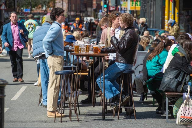 People drinking at outside tables at a bar following the relaxing of lockdown restrictions, on Stevenson Square in the sunshine, in central Manchester on 12 April 2021. Customers have returned to the High Street on Monday as non-essential retailers in England and Wales reopened after more than three months of lockdown restrictions due to the Covid-19 pandemic. Manchester Greater Manchester England City Centre  Copyright: xMattxWilkinsonx