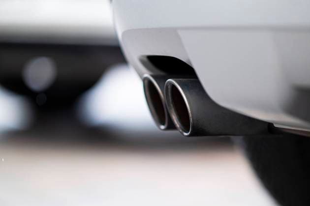 Dieselskandal Volkswagen Eine Auspuffanlage an einem Auto. Foto: Kirchner-Media Wedel Nordrhein-Westfalen Deutschland *** Diesel scandal Volkswagen An exhaust system on a car Photo Kirchner Media Wedel North Rhine Westphalia Germany Copyright: xKirchner-Media Wedelx