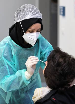 Neuwied Rheinland-Pfalz: Erste Corona-Test an Schulen, Carmen-Sylva-Schule Realschule Plus Neuwied-Niederbieber, Copyright: xJoergxNiebergall Eibner-Pressefotox EP_JNL