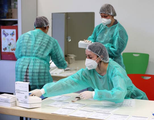 Neuwied Rheinland-Pfalz: Erste Corona-Test an Schulen, Carmen-Sylva-Schule Realschule Plus Neuwied-Niederbieber, Copyright: xJoergxNiebergall Eibner-Pressefotox EP_JNL