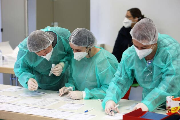Neuwied Rheinland-Pfalz: Erste Corona-Test an Schulen, Carmen-Sylva-Schule Realschule Plus Neuwied-Niederbieber, Copyright: xJoergxNiebergall Eibner-Pressefotox EP_JNL