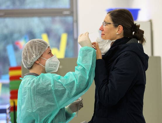Neuwied Rheinland-Pfalz: Erste Corona-Test an Schulen, Carmen-Sylva-Schule Realschule Plus Neuwied-Niederbieber, Copyright: xJoergxNiebergall Eibner-Pressefotox EP_JNL