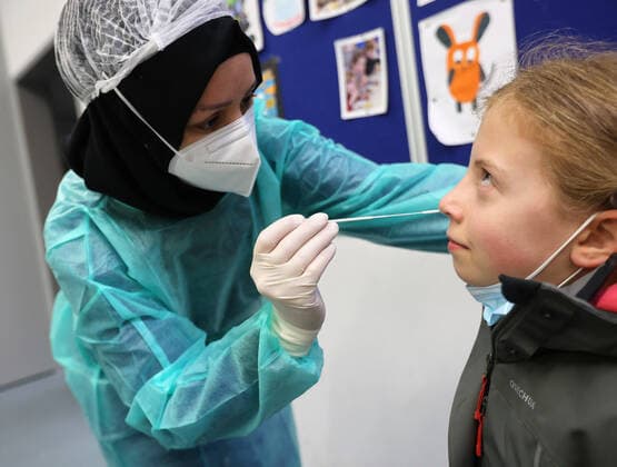 Neuwied Rheinland-Pfalz: Erste Corona-Test an Schulen, Carmen-Sylva-Schule Realschule Plus Neuwied-Niederbieber, Copyright: xJoergxNiebergall Eibner-Pressefotox EP_JNL