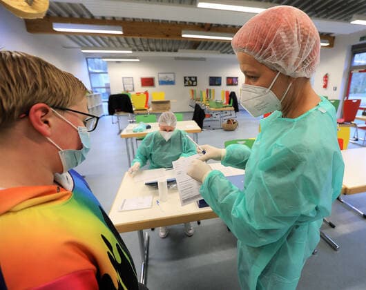 Neuwied Rheinland-Pfalz: Erste Corona-Test an Schulen, Carmen-Sylva-Schule Realschule Plus Neuwied-Niederbieber, Copyright: xJoergxNiebergall Eibner-Pressefotox EP_JNL
