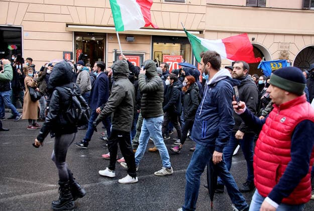 Rome, Tension at the demonstration of restaurateurs against government restrictions caused by the Covid 19 pandemic Pictured:  Copyright: xPieroxTenaglix xIPAx xPieroxTenaglix