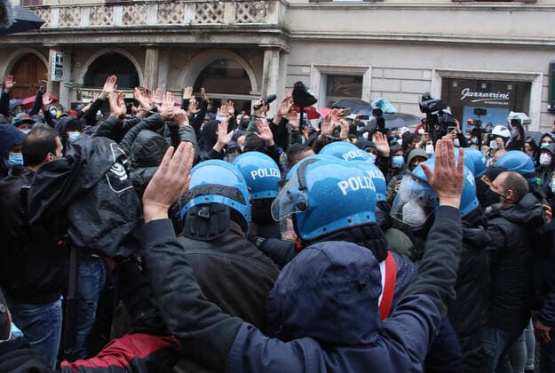 Rome, Tension at the demonstration of restaurateurs against government restrictions caused by the Covid 19 pandemic Pictured:  Copyright: xPieroxTenaglix xIPAx xPieroxTenaglix