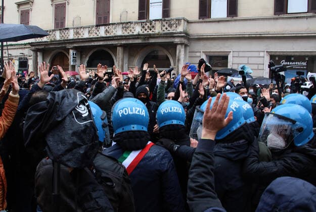 Rome, Tension at the demonstration of restaurateurs against government restrictions caused by the Covid 19 pandemic Pictured:  Copyright: xPieroxTenaglix xIPAx xPieroxTenaglix