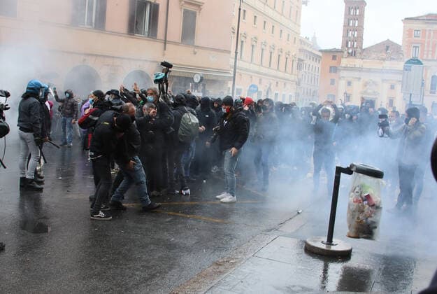 Rome, Tension at the demonstration of restaurateurs against government restrictions caused by the Covid 19 pandemic Pictured:  Copyright: xPieroxTenaglix xIPAx xPieroxTenaglix