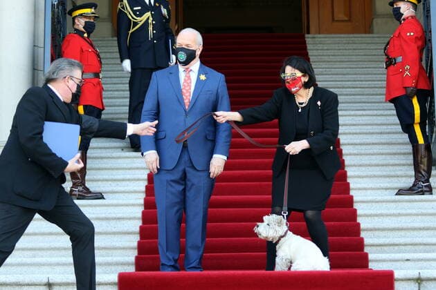 April 12, 2021, Victoria, BC, Canada: Premier John Horgan meets with Lt.- Gov. Janet Austin and her dog Macduff on the steps of B.C. Legislature before delivering the throne speech at Legislature in Victoria, B.C., on Monday, April 12, 2021. Victoria Canada  - ZUMAc35_ 20210412_zaf_c35_074 Copyright: xChadxHipolitox