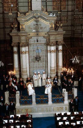 April 13, 1986: Pope John Paul II is welcomed by Great rabbin Elio TOAFF during his visit in the Synagogue of Rome, Italy.  Copyright: x GiancarloxGiuliani CPPx xIPAx x CatholicxPressxPhotox