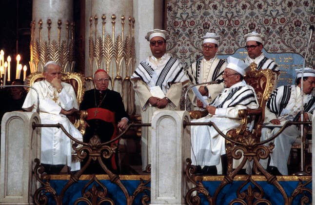 April 13, 1986: Pope John Paul II is welcomed by great rabbin Elio TOAFF during his visit in the Synagogue of Rome, Italy.  Copyright: xCPP CIRICx xIPAx xCPP CIRICx