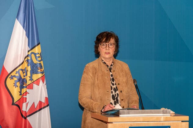 Kiel, 19. April 2021 Corona-Modellprojekte im Bereich Kultur und Sport starten ab 19. April 2021 in Schleswig-Holstein. Karin Prien, Kulturministerin des Landes Schleswig-Holstein und Sabine Sütterlin-Waack, Innenministerin des Landes Schleswig-Holstein stellen bei einer gemeinsamen Pressekonferenz im Landeshaus die verschiedenen Modellprojekte vor.