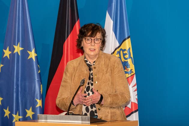 Kiel, 19. April 2021 Corona-Modellprojekte im Bereich Kultur und Sport starten ab 19. April 2021 in Schleswig-Holstein. Karin Prien, Kulturministerin des Landes Schleswig-Holstein und Sabine Sütterlin-Waack, Innenministerin des Landes Schleswig-Holstein stellen bei einer gemeinsamen Pressekonferenz im Landeshaus die verschiedenen Modellprojekte vor.