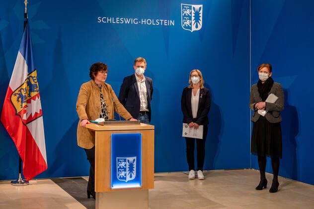Kiel, 19. April 2021 Corona-Modellprojekte im Bereich Kultur und Sport starten ab 19. April 2021 in Schleswig-Holstein. Karin Prien, Kulturministerin des Landes Schleswig-Holstein und Sabine Sütterlin-Waack, Innenministerin des Landes Schleswig-Holstein stellen bei einer gemeinsamen Pressekonferenz im Landeshaus die verschiedenen Modellprojekte vor.