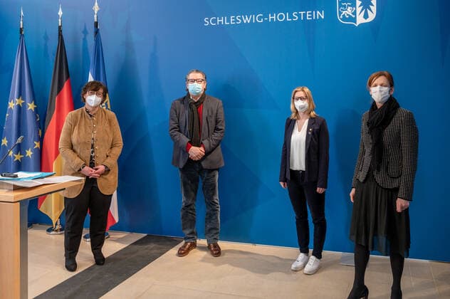 Kiel, 19. April 2021 Corona-Modellprojekte im Bereich Kultur und Sport starten ab 19. April 2021 in Schleswig-Holstein. Karin Prien, Kulturministerin des Landes Schleswig-Holstein und Sabine Sütterlin-Waack, Innenministerin des Landes Schleswig-Holstein stellen bei einer gemeinsamen Pressekonferenz im Landeshaus die verschiedenen Modellprojekte vor.