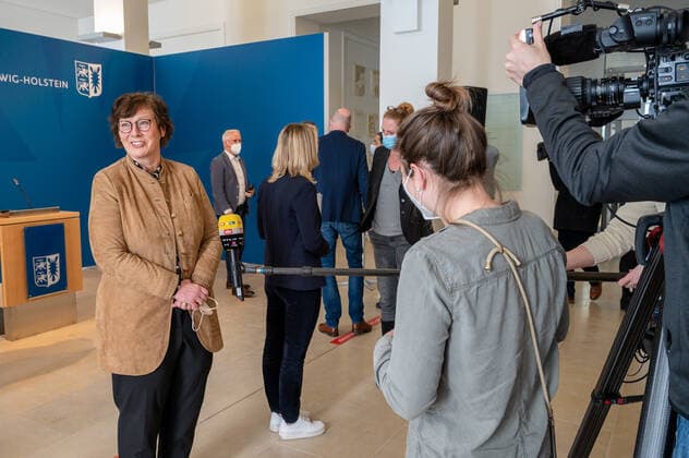 Kiel, 19. April 2021 Corona-Modellprojekte im Bereich Kultur und Sport starten ab 19. April 2021 in Schleswig-Holstein. Karin Prien, Kulturministerin des Landes Schleswig-Holstein und Sabine Sütterlin-Waack, Innenministerin des Landes Schleswig-Holstein stellen bei einer gemeinsamen Pressekonferenz im Landeshaus die verschiedenen Modellprojekte vor.