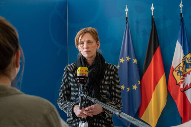 Kiel, 19. April 2021 Corona-Modellprojekte im Bereich Kultur und Sport starten ab 19. April 2021 in Schleswig-Holstein. Karin Prien, Kulturministerin des Landes Schleswig-Holstein und Sabine Sütterlin-Waack, Innenministerin des Landes Schleswig-Holstein stellen bei einer gemeinsamen Pressekonferenz im Landeshaus die verschiedenen Modellprojekte vor.