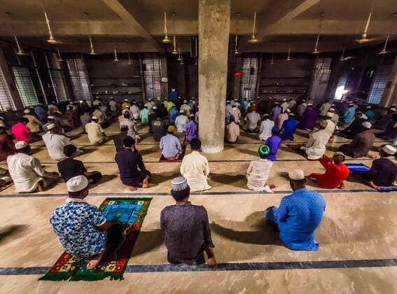 April 13, 2021, Barishal, Barishal, Bangladesh: People sat distanced lines due to Covid-19 Health Protocal and Lockdown situation during Prayer. Muslim People of Bangladesh start their mass Tarawih Prayers on April 13th. From tomorrow, Mulims will start the fasting during the following month. Barishal Bangladesh - ZUMAr337 20210413_zip_r337_052 Copyright: xMustasinurxRahmanxAlvix