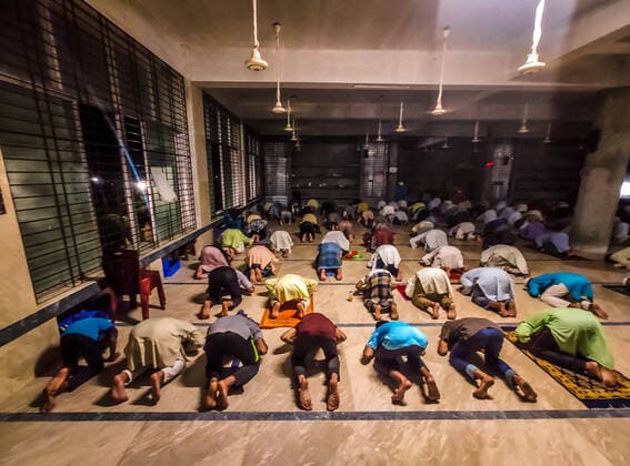 April 13, 2021, Barishal, Barishal, Bangladesh: People sat distanced lines due to Covid-19 Health Protocal and Lockdown situation during Prayer. Muslim People of Bangladesh start their mass Tarawih Prayers on April 13th. From tomorrow, Mulims will start the fasting during the following month. Barishal Bangladesh - ZUMAr337 20210413_zip_r337_053 Copyright: xMustasinurxRahmanxAlvix