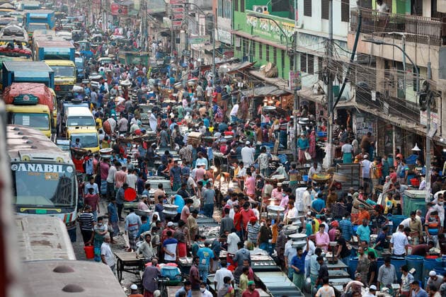 April 13, 2021, Dhaka, Dhaka, Bangladesh: April, 13, 2021 Ignoring all government directives on social distancing, People still gather at the Bazar area during the coronavirus crisis in Bangladesh Dhaka Bangladesh - ZUMAr338 20210413_zip_r338_004 Copyright: xHarun-Or-Rashidx
