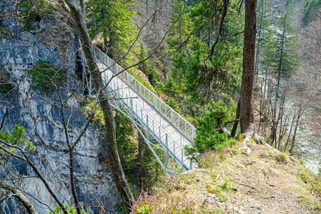 Schwangau, April 2021 Hohenschwangau, Schloß Neuschwanstein, Marienbrücke ohne Touristen. Geschlossen durch die Coronaverordnung Hohenschwangau Bayern Germany *** Schwangau, April 2021 Hohenschwangau, Neuschwanstein Castle, Marienbrücke without tourists Closed by the Corona Ordinance Hohenschwangau Bavaria Germany