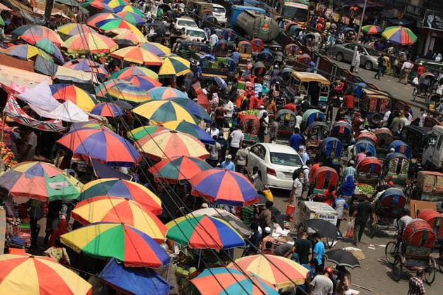 April 13, 2021, Dhaka, Bangladesh: A crowded vegetable market in Dhaka s Mirpur 1 despite a ban on large gatherings to limit the spread of the coronavirus. .Many markets continue to flout social distancing rules during the government-enforced shutdown as the outbreak worsens in Bangladesh..Bangladesh logged another 69 deaths and 6,028 new cases over the last 24 hours. Dhaka Bangladesh - ZUMAs197 20210413_zaa_s197_096 Copyright: xMdxManikx