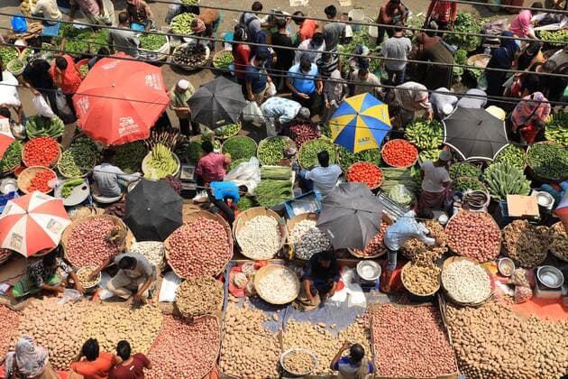 April 13, 2021, Dhaka, Bangladesh: A crowded vegetable market in Dhaka s Mirpur 1 despite a ban on large gatherings to limit the spread of the coronavirus. .Many markets continue to flout social distancing rules during the government-enforced shutdown as the outbreak worsens in Bangladesh..Bangladesh logged another 69 deaths and 6,028 new cases over the last 24 hours. Dhaka Bangladesh - ZUMAs197 20210413_zaa_s197_099 Copyright: xMdxManikx