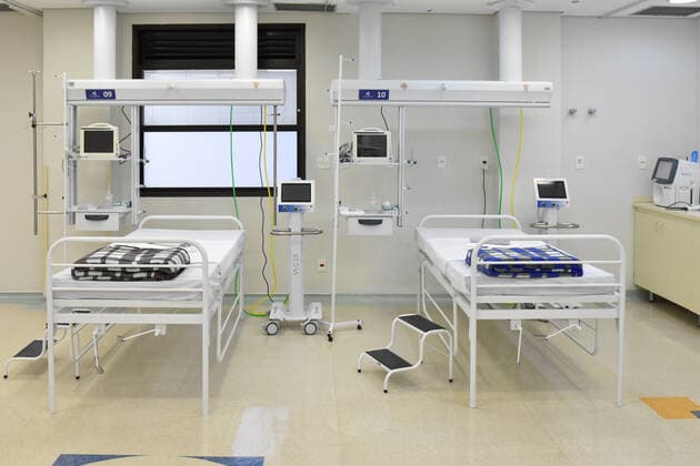 SÃO PAULO, SP - 13.04.2021: INAUGURAÇÃO HOSPITAL DE CAMPANHA SP - Inauguration of the Hospital de Campanha Santa Cecília, which will serve patients in Covid-19 (Coronavirus). This Tuesday, (13) in the center of the capital. In the picture the ICU of the Hospital x2053403x  RobertoxCasimiro