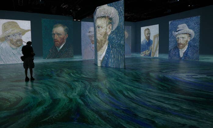 Bilder des Jahres 2021, Entertainment 04 April Entertainment Themen der Woche KW15 News Bilder des Tages Media and fans of the artist Van Gogh attend the Beyond, Van Gogh exhibit, South Florida s first and only fully immersive digital Van Gogh experience at the Ice Palace in Miami, Florida, on Tuesday, April 13, 2021.  MIA20210413113 GARYxIxROTHSTEIN