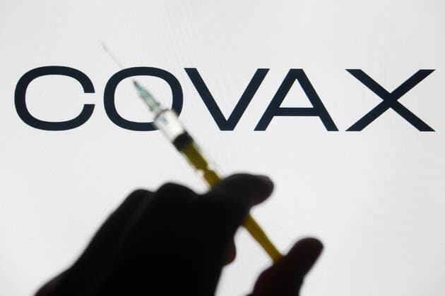 April 14, 2021, Ukraine: In this photo illustration a medical syringe is seen with a COVAX logo in the background. Ukraine - ZUMAs197 20210414_zab_s197_006 Copyright: xPavloxGoncharx