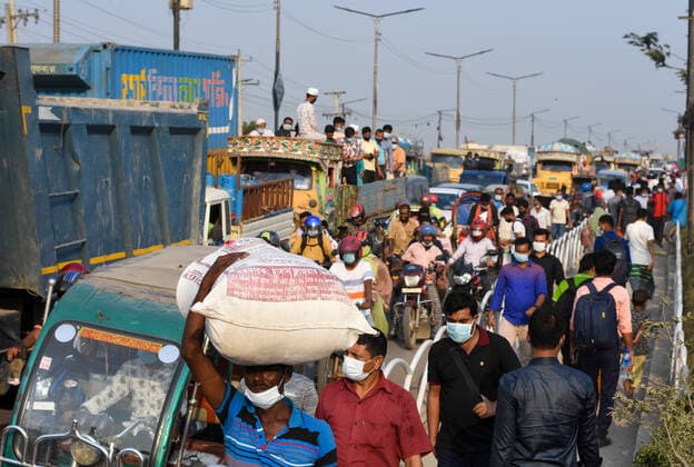 Bangladesh: A day before strict lockdown in Bangladesh The Bangladesh government is going to implement a strict lockdown for seven days to reduce the spread of the covid-19. So all the people who temporarily live in the capital they are rushing to their original homes. Dhaka Bangladesh Copyright: JannatulxHasan