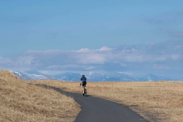 Radfahrer auf Halbinsel Seltjarnarnes nahe Reykjavik. Cyclists on Seltjarnarnes Peninsula near Reykjavik Radfahrer