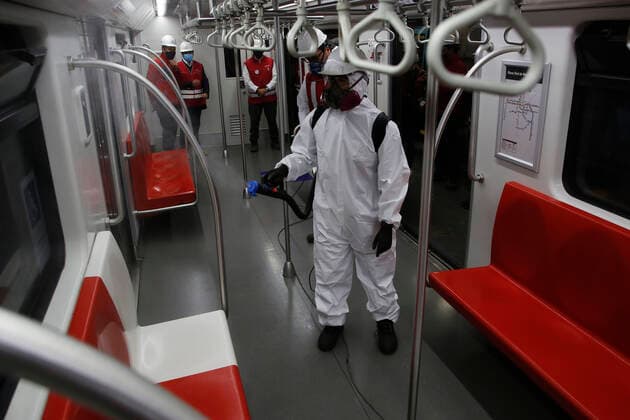 Santiago, 14 April 2021 Microbiological sanitation in subway during the coronavirus pandemic Marcelo Hernandez Atonchile, Santiago Chile Aton 501846  Copyright: MARCELOxHERNANDEZ ATONCHILE