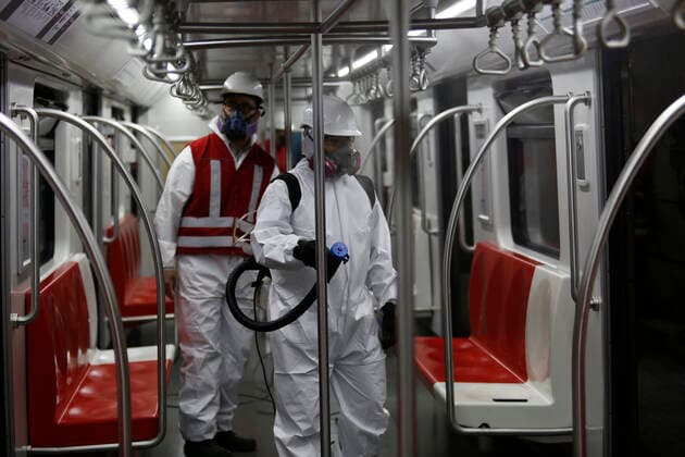 Santiago, 14 April 2021 Microbiological sanitation in the subway during the coronavirus pandemic Marcelo Hernandez Atonchile, Santiago Chile Aton 501855  Copyright: MARCELOxHERNANDEZ ATONCHILE