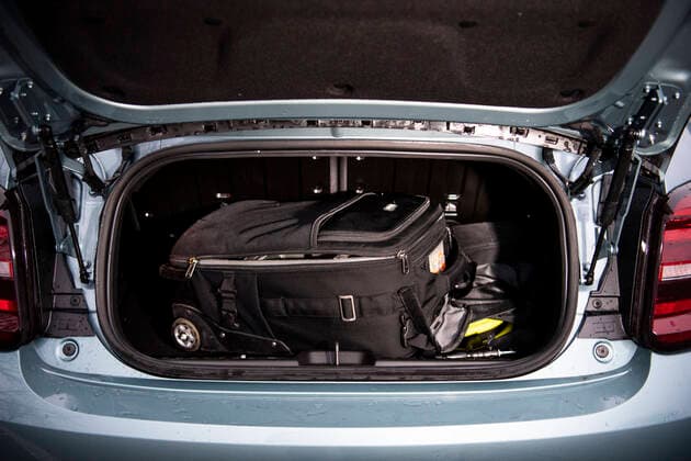 Fiat 500e, a suitcase in the luggage compartment of a car STOCKHOLM SVERIGE x10050x *** Fiat 500e, a suitcase in the luggage compartment of a car STOCKHOLM SVERIGE x10050x,  Copyright: xPontusxLundahl TTx FIAT 500E