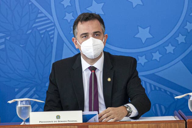 Press Conference on confronting the pandemic with Brazilian Minister of Health. April 14, 2021, Brasilia, Federal District, Brazil: Right after the meeting of the National Coordination Committee for Confronting the Pandemic, the Minister of Health, Marcelo Queiroga, together with Senate President Rodrigo Pacheco and representing the Chamber of Deputies doctor and federal deputy Dr. Luizinho and Francieli Fantinato, who is the coordinator of the National Immunization Program granting a press conference in the West Hall of the Planalto Palace.  Copyright: xLecoxVianax