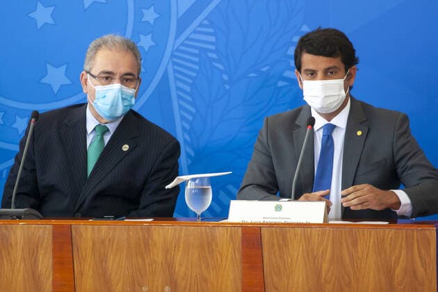 Press Conference on confronting the pandemic with Brazilian Minister of Health. April 14, 2021, Brasilia, Federal District, Brazil: Right after the meeting of the National Coordination Committee for Confronting the Pandemic, the Minister of Health, Marcelo Queiroga, together with Senate President Rodrigo Pacheco and representing the Chamber of Deputies doctor and federal deputy Dr. Luizinho and Francieli Fantinato, who is the coordinator of the National Immunization Program granting a press conference in the West Hall of the Planalto Palace.  Copyright: xLecoxVianax
