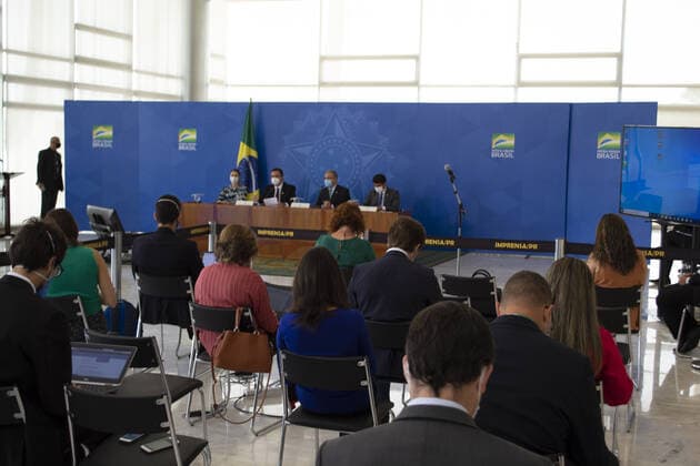Press Conference on confronting the pandemic with Brazilian Minister of Health. April 14, 2021, Brasilia, Federal District, Brazil: Right after the meeting of the National Coordination Committee for Confronting the Pandemic, the Minister of Health, Marcelo Queiroga, together with Senate President Rodrigo Pacheco and representing the Chamber of Deputies doctor and federal deputy Dr. Luizinho and Francieli Fantinato, who is the coordinator of the National Immunization Program granting a press conference in the West Hall of the Planalto Palace.  Copyright: xLecoxVianax