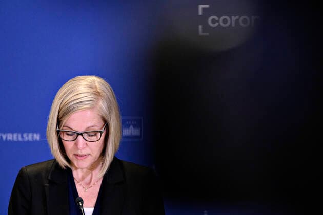 Enhedschef i Laegemiddelstyrelsen Tanja Erichsen, da hun og direktoer for Sundhedsstyrelsen Soeren Brostroem holder pressebriefing om corona-vaccinen fra AstraZeneca i Eigtveds Pakhus i Koebenhavn, onsdag den 14. april 2021.. , Snekkersten Denmark Copyright: PhilipxDavali PhilipxDavalix COP104 spdk20210414-174633-L