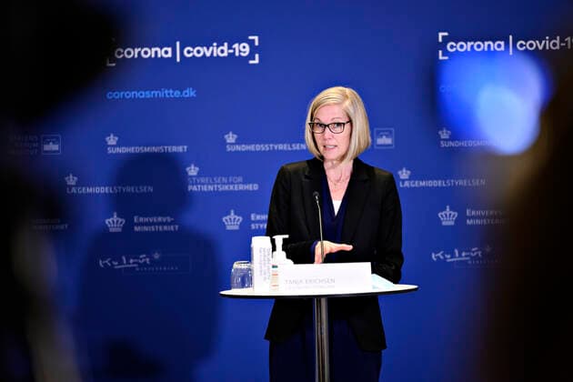 Enhedschef i Laegemiddelstyrelsen Tanja Erichsen, da hun og direktoer for Sundhedsstyrelsen Soeren Brostroem holder pressebriefing om corona-vaccinen fra AstraZeneca i Eigtveds Pakhus i Koebenhavn, onsdag den 14. april 2021.. , Snekkersten Denmark Copyright: PhilipxDavali PhilipxDavalix COP104 spdk20210414-174710-L