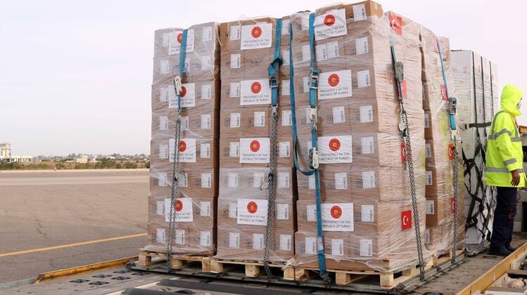 (210414) -- TRIPOLI, April 14, 2021 -- Boxes of the Sinovac COVID-19 vaccine are transferred at an airport in Tripoli, Libya, on April 14, 2021. Libya s Ministry of Health on Wednesday announced receiving 150,000 doses of the Chinese COVID-19 vaccine Sinovac from Turkey. The ministry said the batch was provided within the framework of mutual cooperation between Libya and Turkey. (Photo by Xinhua) LIBYA-TRIPOLI-COVID-19 VACCINE-ARRIVAL HamzaxTurkia 