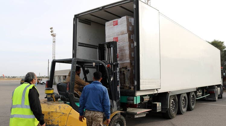 (210414) -- TRIPOLI, April 14, 2021 -- Boxes of the Sinovac COVID-19 vaccine are transferred at an airport in Tripoli, Libya, on April 14, 2021. Libya s Ministry of Health on Wednesday announced receiving 150,000 doses of the Chinese COVID-19 vaccine Sinovac from Turkey. The ministry said the batch was provided within the framework of mutual cooperation between Libya and Turkey. (Photo by Xinhua) LIBYA-TRIPOLI-COVID-19 VACCINE-ARRIVAL HamzaxTurkia 